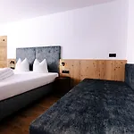 Aigner *** Värdshus