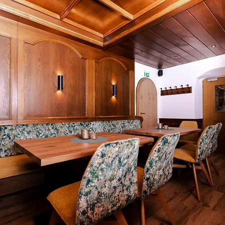 Aigner *** Locanda Fügen