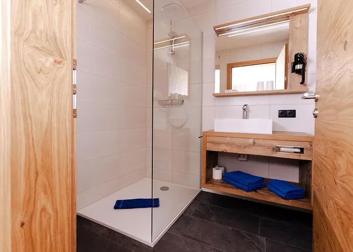 אורחן Aigner *** *