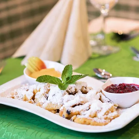 Han/Misafirhane Aigner ***