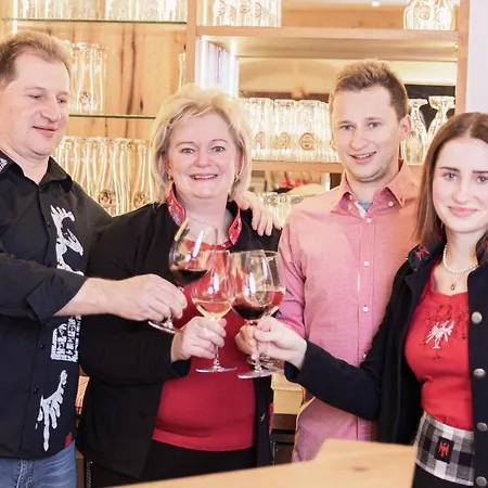 Han/Misafirhane Aigner *** *