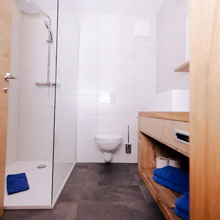 Aigner *** Han/Misafirhane Fügen