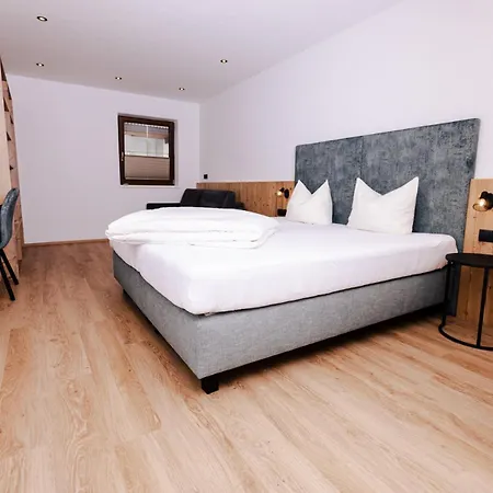 Han/Misafirhane Aigner *** Fügen